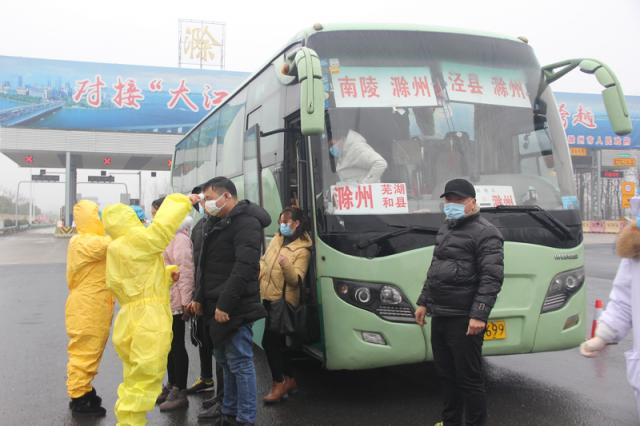 所轄收費站、服務區配合當地政府設立衛生檢疫站點，全力配合做好疫情檢疫工作。_調整大小.JPG